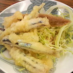 愛南 市場食堂 - 揚げ立ちのいかなご？のてんぷら。