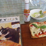 Gallery ef - ピザトーストをいただきました　辛みのソースは月並みなタバスコではありません