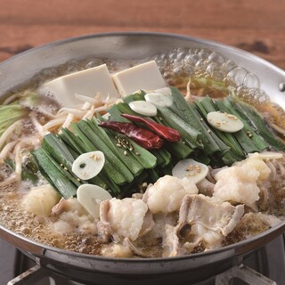 Laughter's recommended menu! Hakata's specialty "Motsu-nabe (Offal hotpot)" & "Ironabe Gyoza / Dumpling"