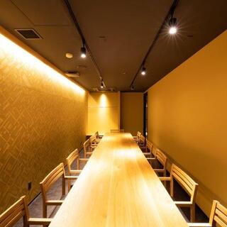 細部まで妥協のない洗練された空間。多彩な場面に最適な個室完備