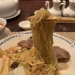 ホテルオークラ 中国料理「桃花林」 - 五目焼そば２０６８円。麺の長さ、細さ、焼き具合が私の好みにピッタリで、史上最高の焼そばかもしれません。
