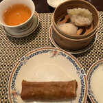 ホテルオークラ 中国料理「桃花林」 - 点心セット＋１２１０円。春巻、海老蒸し餃子、フカヒレ入り餃子。それぞれの特長が生きた素晴らしい点心セットです（╹◡╹）（╹◡╹）
