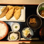 京ばし松輪 - アジフライ定食　赤だし味噌汁　小鉢は厚揚げ