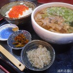 いくら家 丼 - ぼっかけうどん＋小盛生いくら丼