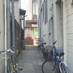 路地裏馬Bar  Ribot - ほら、向こうに見えてきた…あとはそのまま真っ直ぐ