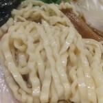 八雲 - 平打ちちぢれ麺の感じ