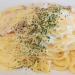 オレンジシャリマティ - たまごとベーコンのクリーム生パスタ