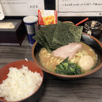 横浜家系らーめん 武術家 - のり玉ラーメン中　と　ご飯中