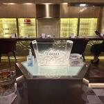 トゥ・ラ・ジョア イズム - 店内