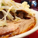 ラーメン二郎 - 豚の厚み