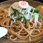 鳴門 - 麺の上の大根のトッピングがいいね