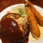 とくら - 「ハンバーグとエビフライランチ」のハンバーグとエビブライ