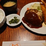 とくら - ハンバーグとエビフライランチ（1480円税込み）