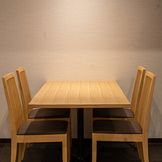【テーブル4名×2席】