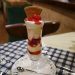 いちごパフェ