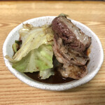 ホルモン料理専門處 利根屋 - ホルモン＋野菜（アップ）