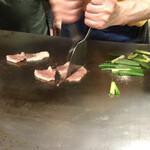 ホルモン料理専門處 利根屋 - 調理１