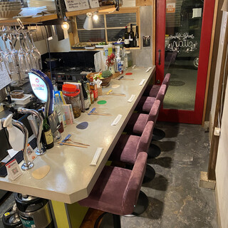 ライブ感のある店内でワインとイタリアンをお楽しみください
コースのみのご予約
