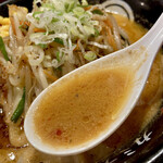茨城タンメン カミナリ - かなり濃厚な、味噌豚骨スープ