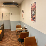 ゴールデンゲートバーガー - シンプルで柔らかい雰囲気の店内　ゆっくりできそう