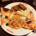 シェーキーズ - ミートソースとピザとポテト