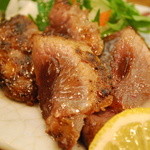 四国三郎 よしの川 - マグロのホホ肉の塩タタキ