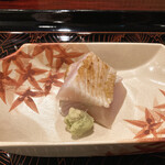 割烹 新多久 - 鰆は軽く炙っています