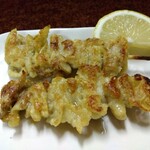 鶴亀 - 鳥皮２本 200円(税込)(2022年10月12日撮影)