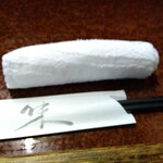 鶴亀 - 布おしぼりとお箸(2022年10月12日撮影)