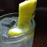 鶴亀 - チューハイ 300円(税込)(2022年10月12日撮影)