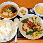 中華食堂 真心 - 料理写真:回鍋肉定・食半ラーメン
