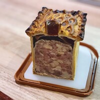 シャルキュ - カット前のパテ・アン・クルート