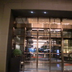 CROWN - パレスホテル東京の入口