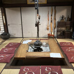 そば玄 藪椿 - 店内の囲炉裏テーブル席