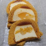 オランダ家新港第２工場売店 - 「ロールケーキ切り落とし(洋梨)」をアップで