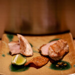 焼鳥 山香 - 2022.10 土佐ジローの炭火焼き（むね肉、もも肉、皮）