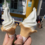田嶋牧場のソフトクリーム屋 - ソフトクリーム2連