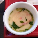 なご味 秋桜 - ◯茶碗蒸し
これは喫茶店にしては質の高い茶碗蒸しだねえ❕
上に素は全く無い。
ぷるぷるで揺すると麩が揺れてる。
具材は麩、三つ葉、鶏肉、椎茸で
鰹出汁、椎茸出汁も利いてて美味しい味わい。