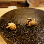 すし処 睦月 - 新イカ(スミイカの子供)ゲソ、焼きとボイル