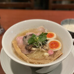 酒肴場 屯 - 鯛干し山椒らぁ麺
        白ご飯、鯛の胡麻醤油漬け付き ¥1500