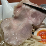 酒肴場 屯 - 低温調理のチャーシューの味付けは控えめで素材の味を感じられる仕上がり