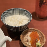 酒肴場 屯 - 土鍋で炊いた青森県産「青天の霹靂」と鯛の胡麻醤油漬け