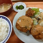 Taishuu Shokudou Sutando Sonoda - メンチカツ定食　880円　税込み110円値上げだが、頑張っていると思う。