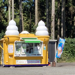 田嶋牧場のソフトクリーム屋 - どこから見てもソフトクリーム屋さん