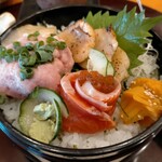 みのり鮨 - ネギトロ、サーモンとイクラちょっと、炙りホタテ、値段なり
