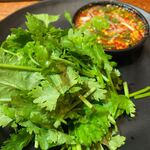 タイ料理ジャンピー - パクチーサラダ