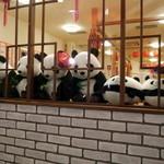 香林酒家 - 窓際のパンダ達