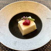 寿司割烹 「ともづな」 ヒルトン福岡シーホーク - 胡麻豆腐 ビーツ味噌。