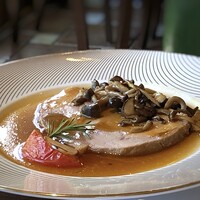 グランカフェ - 9月：三元豚の茸ソース・・豚肉は柔らかくハムのような感じで、茸ソースも美味しいとか。