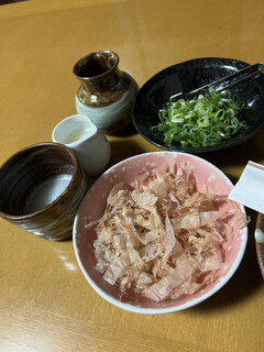 けんぞう蕎麦 - 辛味大根の搾り汁、ネギ、鰹節、大根おろし。